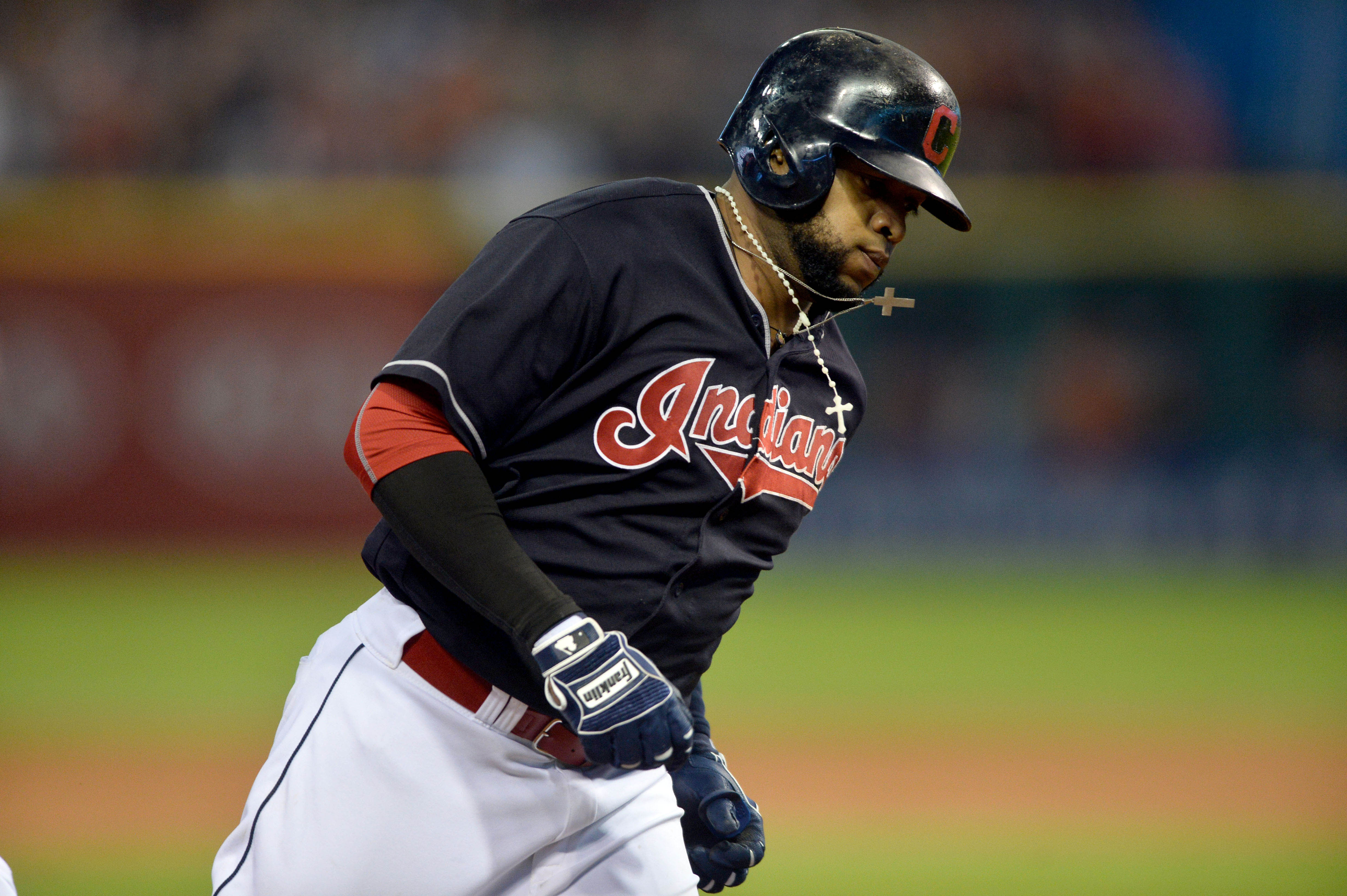 Royals, 1B Carlos Santana agree to $17.5M, 2-year deal