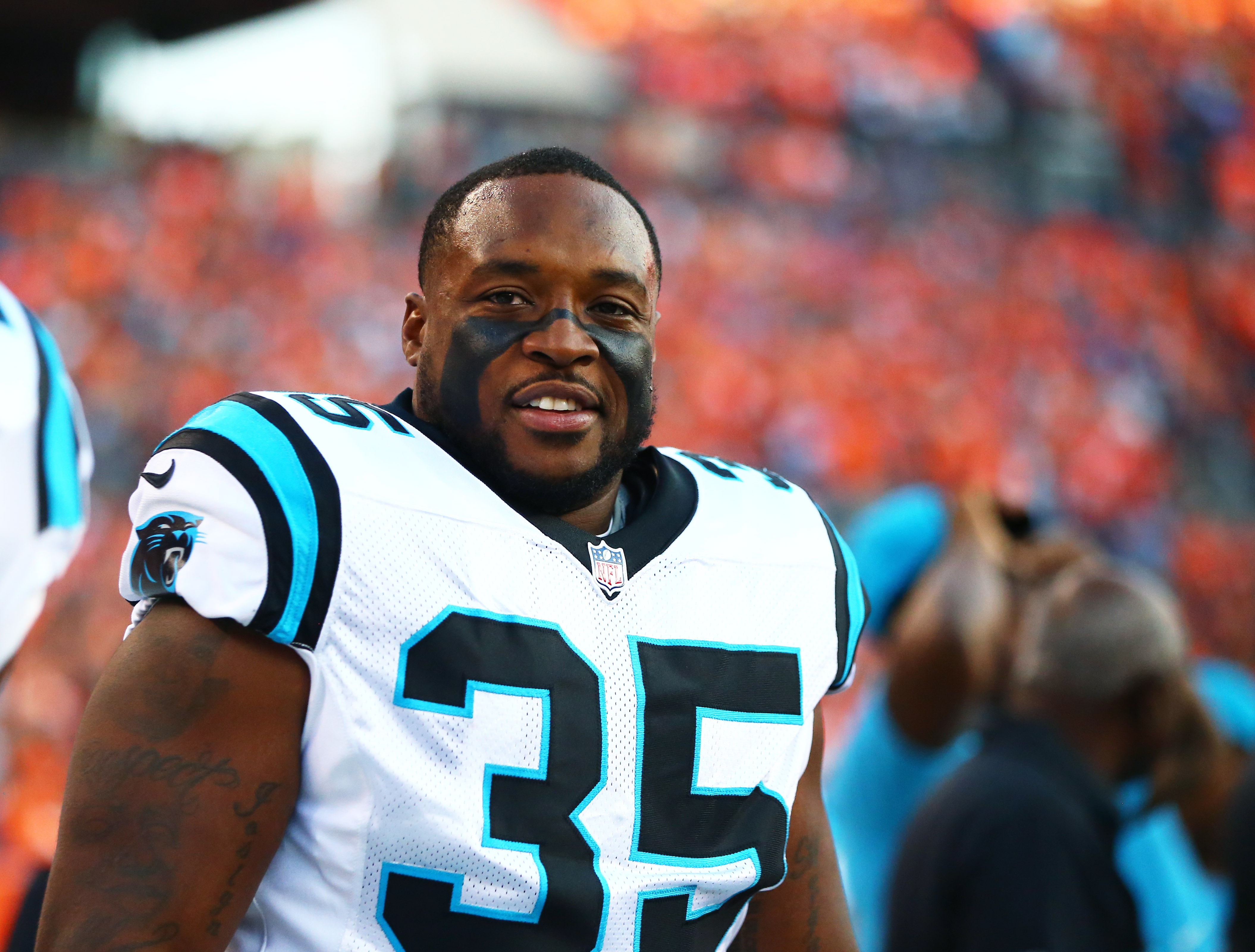 Panthers re-sign Artis-Payne to 1-year deal