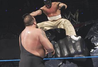Rey-mysterio-vs-big-show_crop_340x234