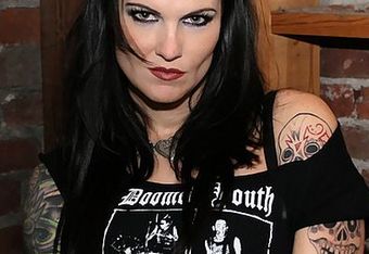 Lita-wwe-diva-11_crop_340x234