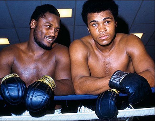 02-joe-frazier-celbrity-drive-with-muhammad-ali_crop_650