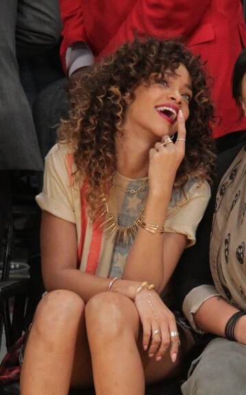 http://cdn.bleacherreport.net/images_root/article/media_slots/photos/000/298/047/Rihanna-Lakers.4-359x575_original.jpg?1326126981