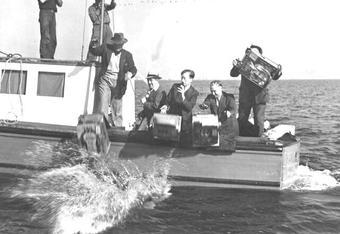 Casinoslotmachinesthrownoffboat_crop_340x234