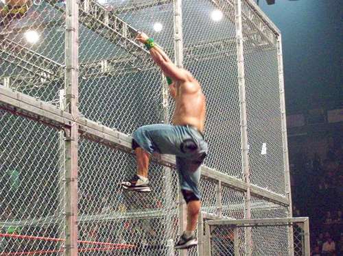 John Cena w Hell in a Cell Matchu? 