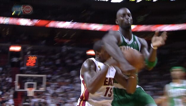 http://cdn.bleacherreport.net/images_root/article/media_slots/photos/000/595/863/ScreenShot2012-10-30at6.44.35PM_original.png?1351647921