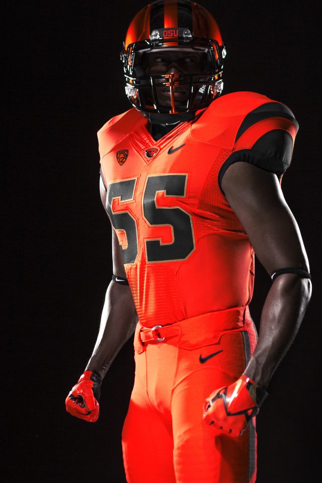 Oregon Debuts New Nike 2014 Uniforms Imo The Best Looking Uniform In All Of Football Rsports 0227