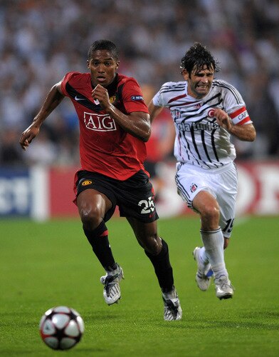 ISTANBUL, TURKEY - SEPTEMBER 15:  Antonio Valencia of Manchester United breaks away from Ibrahim Uzulmez of Besitkas during the UEFA Champions League Group B match between Besiktas and Manchester United at the Inonu Stadium on September 15, 2009 in Istanbul, Turkey.  <br /><br /><span class="help">(Photo by Shaun Botterill/Getty Images)</span>