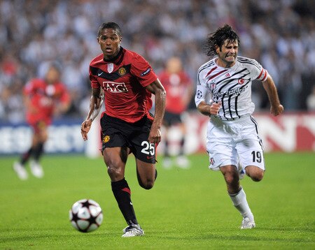 ISTANBUL, TURKEY - SEPTEMBER 15:  Antonio Valencia of Manchester United breaks away from Ibrahim Uzulmez of Besitkas during the UEFA Champions League Group B match between Besiktas and Manchester United at the Inonu Stadium on September 15, 2009 in Istanbul, Turkey.  <br /><br /><span class="help">(Photo by Shaun Botterill/Getty Images)</span>