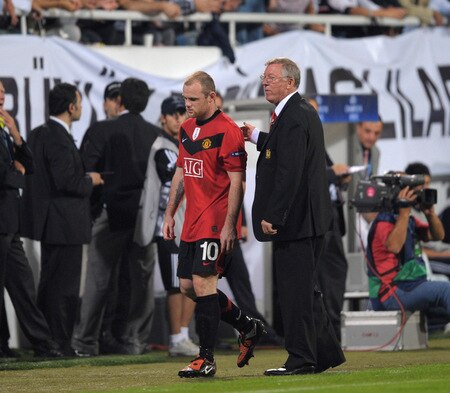 ISTANBUL, TURKEY - SEPTEMBER 15:  Wayne Rooney of Manchester United is substited by Sir Alex Ferguson the Manchester United manager during the UEFA Champions League Group B match between Besiktas and Manchester United at the Inonu Stadium on September 15, 2009 in Istanbul, Turkey.  <br /><br /><span class="help">(Photo by Shaun Botterill/Getty Images)</span>