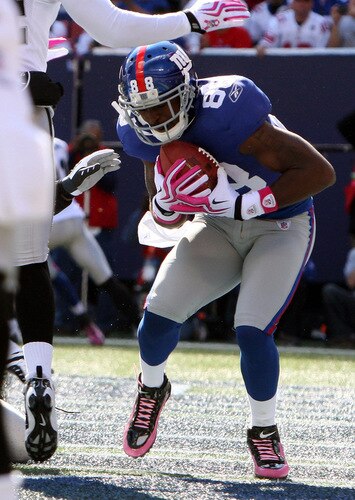 EAST RUTHERFORD, NJ - OCTOBER 11:  Hakeem Nicks #88 of the New York Giants hauls in a touchdown pass in the first half against the Oakland Raiders on October 11, 2009 at Giants Stadium in East Rutherford, New Jersey.  <br /><br /><span class="help">(Photo by Jim McIsaac/Getty Images)</span>