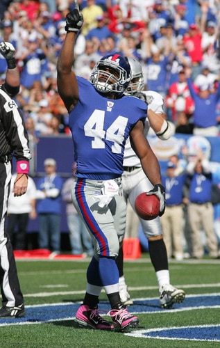 EAST RUTHERFORD, NJ - OCTOBER 11:  Ahmad Bradshaw #44 of the New York Giants celebrates in the endzone after he scored a touchdown in the first quarter against the Oakland Raiders during the game on October 11, 2009 at Giants Stadium in East Rutherford, New Jersey.  <br /><br /><span class="help">(Photo by Jared Wickerham/Getty Images)</span>