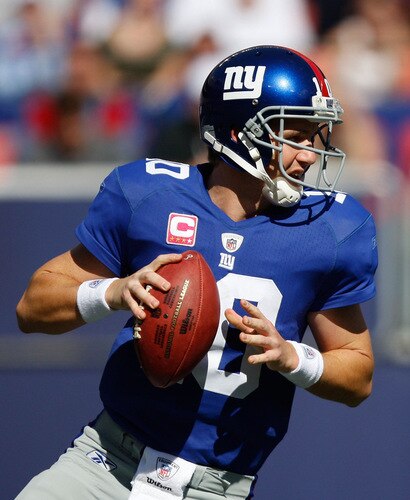 EAST RUTHERFORD, NJ - OCTOBER 11:  Eli Manning #10 of the New York Giants drops back to pass against the Oakland Raiders during the game on October 11, 2009 at Giants Stadium in East Rutherford, New Jersey.  <br /><br /><span class="help">(Photo by Jared Wickerham/Getty Images)</span>