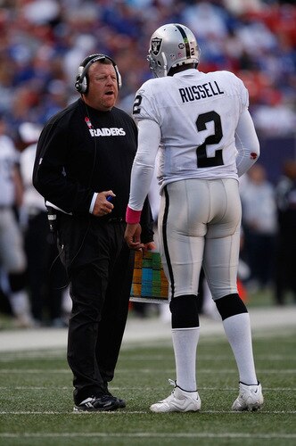 EAST RUTHERFORD, NJ - OCTOBER 11: Head Coach Tom Cable and JaMarcus Russell #2 of the Oakland Raiders talk inbetween plays during the game on October 11, 2009 at Giants Stadium in East Rutherford, New Jersey. <br /><br /><span class="help">(Photo by Jared Wickerham/Getty Images)</span>
