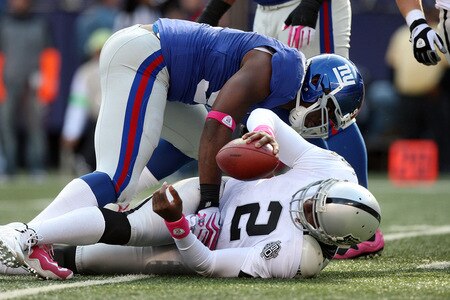 EAST RUTHERFORD, NJ - OCTOBER 11:  Justin Tuck #91 of the New York Giants sacks JaMarcus Russell #2 of the Oakland Raiders in the third quarter on October 11, 2009 at Giants Stadium in East Rutherford, New Jersey. The Giants defeated the Raiders 44-7.  <br /><br /><span class="help">(Photo by Jim McIsaac/Getty Images)</span>