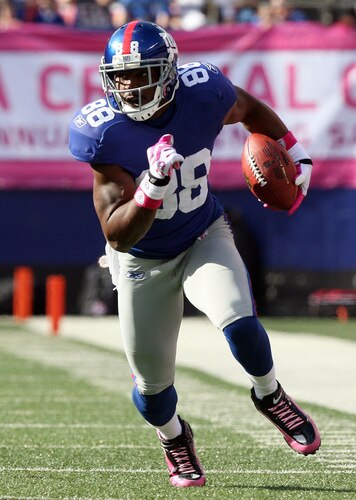 EAST RUTHERFORD, NJ - OCTOBER 11:  Hakeem Nicks #88 of the New York Giants runs the ball against the Oakland Raiders on October 11, 2009 at Giants Stadium in East Rutherford, New Jersey. The Giants defeated the Raiders 44-7.  <br /><br /><span class="help">(Photo by Jim McIsaac/Getty Images)</span>