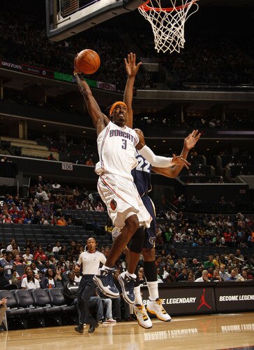CHARLOTTE, NC - OCTOBER 23  Gerald Wallace #3 of the Charlotte Bobcats shoots against Rudy Gay #22 of the Memphis Grizzlies on October 23, 2009 at Time Warner Cable Arena in Charlotte, North Carolina.  <br /><br /><span class="help">(Photo by Kent Smith/NBAE via Getty Images)</span>