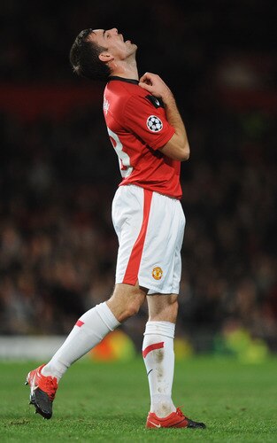 MANCHESTER, ENGLAND - NOVEMBER 25:  Darron Gibson of Manchester United reacts to a missed chance during the UEFA Champions League Group B match between Manchester United and Besiktas at Old Trafford on November 25, 2009 in Manchester, England.  <br /><br /><span class="help">(Photo by Laurence Griffiths/Getty Images)</span>