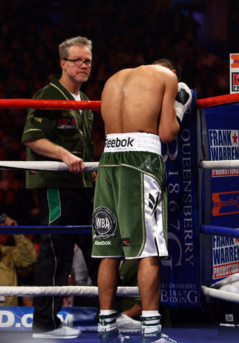 Amir Khan Praying