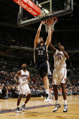 CHARLOTTE, NC - JANUARY 9:  Marc Gasol #33 of the Memphis Grizzlies dunks against Nazr Mohammed #13 of the Charlotte Bobcats on January 9, 2010 at the Time Warner Cable Arena in Charlotte, North Carolina.  <br /><br /><span class="help">(Photo by Brock Williams-Smith/NBAE via Getty Images)</span>