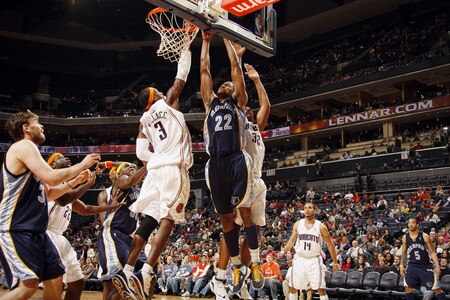 CHARLOTTE, NC - JANUARY 9:  Rudy Gay #22 of the Memphis Grizzlies drives to the basket against Gerald Wallace #3 of the Charlotte Bobcats on January 9, 2010 at the Time Warner Cable Arena in Charlotte, North Carolina.  <br /><br /><span class="help">(Photo by Kent Smith/NBAE via Getty Images)</span>