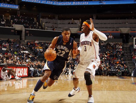 CHARLOTTE, NC - JANUARY 9:  Rudy Gay #22 of the Memphis Grizzlies drives against Gerald Wallace #3 of the Charlotte Bobcats on January 9, 2010 at the Time Warner Cable Arena in Charlotte, North Carolina.  <br /><br /><span class="help">(Photo by Kent Smith/NBAE via Getty Images)</span>