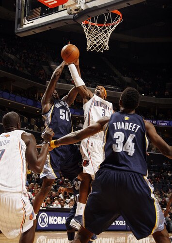 CHARLOTTE, NC - JANUARY 9:  Zach Randolph #50 of the Memphis Grizzlies blocks against Gerald Wallace #3 of the Charlotte Bobcats on January 9, 2010 at the Time Warner Cable Arena in Charlotte, North Carolina.  <br /><br /><span class="help">(Photo by Kent Smith/NBAE via Getty Images)</span>