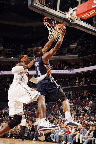 CHARLOTTE, NC - JANUARY 9:  Sam Young #4 of the Memphis Grizzlies reverse-dunks against Gerald Wallace #3 of the Charlotte Bobcats on January 9, 2010 at the Time Warner Cable Arena in Charlotte, North Carolina.  <br /><br /><span class="help">(Photo by Kent Smith/NBAE via Getty Images)</span>