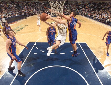 INDIANAPOLIS - APRIL 7: Mike Dunleavy #17  of the Indiana Pacers looks to score over Danilo Gallinari #8 and David Lee #42 of the New York Knicks at Conseco Fieldhouse on April 7, 2010 in Indianapolis, Indiana.  <br /><br /><span class="help">(Photo by Ron Hoskins/NBAE via Getty Images)</span>