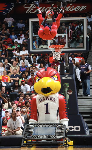 14: Atlanta Hawks mascot