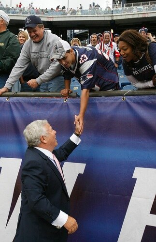 FOXBORO, MA - SEPTEMBER 12: Owner Robert Kraft of the New England Patriots shakes hands with fans before the NFL season opener against the Cincinnati Bengals at Gillette Stadium on September 12, 2010 in Foxboro, Massachusetts. <br /><br /><span class="help">(Photo by Jim Rogash/Getty Images)</span>