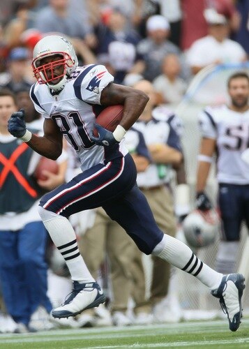 FOXBORO, MA - SEPTEMBER 12:  Randy Moss #81  of the New England Patriots carries the ball in the first half against the Cincinnati Bengals during the NFL season opener on September 12, 2010 at Gillette Stadium in Foxboro, Massachusetts.  <br /><br /><span class="help">(Photo by Elsa/Getty Images)</span>