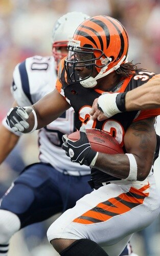 FOXBORO, MA - SEPTEMBER 12: Cedric Benson #32 of the Cincinnati Bengals carries the ball against the New England Patriots during the NFL season opener on September 12, 2010 at Gillette Stadium in Foxboro, Massachusetts.  <br /><br /><span class="help">(Photo by Elsa/Getty Images)</span>