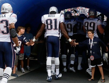 FOXBORO, MA - SEPTEMBER 12: Randy Moss #81 of the New England Patriots enters the field before the NFL season opener against the Cincinnati Bengals at Gillette Stadium on September 12, 2010 in Foxboro, Massachusetts. <br /><br /><span class="help">(Photo by Jim Rogash/Getty Images)</span>