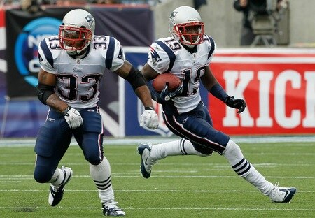 FOXBORO, MA - SEPTEMBER 12:  Brandon Tate #19 of the New England Patriots gains yardage as teammate Kevin Faulk #33 prepares to block during the NFL season opener against the Cincinnati Bengals at Gillette Stadium on September 12, 2010 in Foxboro, Massachusetts. <br /><br /><span class="help">(Photo by Jim Rogash/Getty Images)</span>