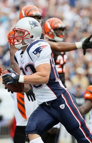 FOXBORO, MA - SEPTEMBER 12:  Wes Welker #83 of the New England Patriots celebrates his touchdown in the second quarter against the Cincinnati Bengals during the NFL season opener on September 12, 2010 at Gillette Stadium in Foxboro, Massachusetts.  <br /><br /><span class="help">(Photo by Elsa/Getty Images)</span>
