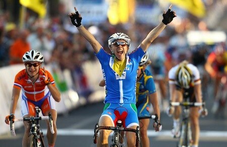 GEELONG, AUSTRALIA - OCTOBER 02:  Giorgia Bronzini of Italy celebrates as she crosses the finish line to win the Women's Elite Road Race on day four of the UCI Road World Championships on October 2, 2010 in Geelong, Australia.  <br /><br /><span class="help">(Photo by Scott Barbour/Getty Images)</span>