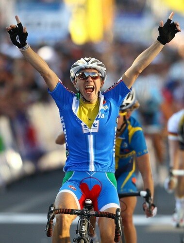 GEELONG, AUSTRALIA - OCTOBER 02:  Giorgia Bronzini of Italy celebrates as she crosses the finish line to win the Women's Elite Road Race on day four of the UCI Road World Championships on October 2, 2010 in Geelong, Australia.  <br /><br /><span class="help">(Photo by Scott Barbour/Getty Images)</span>