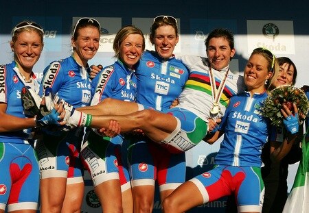 GEELONG, AUSTRALIA - OCTOBER 02:  Giorgia Bronzini of Italy celebrates with her team mates during the medal presentation for the Women's Elite Road Race on day four of the UCI Road World Championships on October 2, 2010 in Geelong, Australia.  <br /><br /><span class="help">(Photo by Scott Barbour/Getty Images)</span>