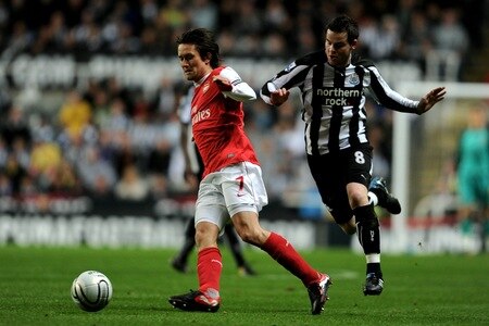 NEWCASTLE, UNITED KINGDOM - OCTOBER 27:  Tomas Rosicky of Arsenal competes for the ball with Danny Guthrie of Newcastle United during the Carling Cup Fourth Round match between Newcastle United and Arsenal at St James' Park on October 27, 2010 in Newcastle, England. <br /><br /><span class="help">(Photo by Michael Regan/Getty Images)</span>