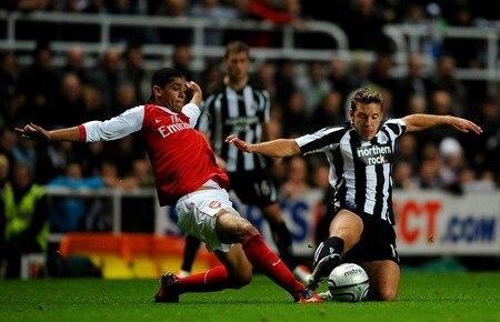 NEWCASTLE UPON TYNE, ENGLAND - OCTOBER 27:  Alan Smith of Newcastle United is challenged by Denilson of Arsenal during the Carling Cup Fourth Round match between Newcastle United and Arsenal at St James' Park on October 27, 2010 in Newcastle, England.  <br /><br /><span class="help">(Photo by Laurence Griffiths/Getty Images)</span>