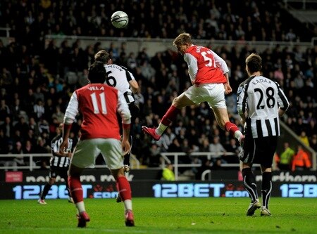 NEWCASTLE UPON TYNE, ENGLAND - OCTOBER 27:  Nicklas Bendtner of Arsenal heads at goal and subsequently scores, following a deflection off Tim Krul of Newcastle United during the Carling Cup Fourth Round match between Newcastle United and Arsenal at St James' Park on October 27, 2010 in Newcastle, England.  <br /><br /><span class="help">(Photo by Michael Regan/Getty Images)</span>