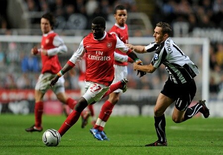 NEWCASTLE UPON TYNE, ENGLAND - OCTOBER 27:   Emmanuel Eboue of Arsenal is challenged by Peter Lovenkrands of Newcastle United during the Carling Cup Fourth Round match between Newcastle United and Arsenal at St James' Park on October 27, 2010 in Newcastle, England.  <br /><br /><span class="help">(Photo by Michael Regan/Getty Images)</span>