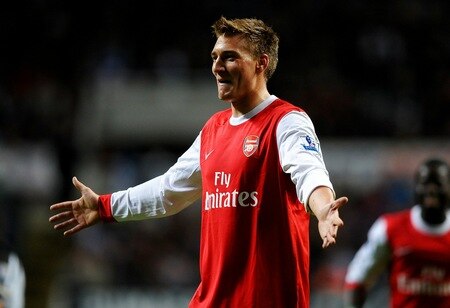 NEWCASTLE UPON TYNE, ENGLAND - OCTOBER 27:  Nicklas Bendtner of Arsenal celebrates scoring his team's third goal during the Carling Cup Fourth Round match between Newcastle United and Arsenal at St James' Park on October 27, 2010 in Newcastle, England.  <br /><br /><span class="help">(Photo by Laurence Griffiths/Getty Images)</span>