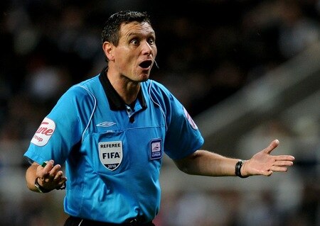 NEWCASTLE, UNITED KINGDOM - OCTOBER 27:  Referee Andre Marriner reacts to players protests during the Carling Cup Fourth Round match between Newcastle United and Arsenal at St James' Park on October 27, 2010 in Newcastle, England. <br /><br /><span class="help">(Photo by Michael Regan/Getty Images)</span>