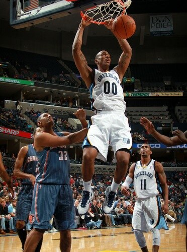 MEMPHIS, TN - DECEMBER 15: Darrell Arthur #00 of the Memphis Grizzlies dunks against Boris Diaw #32 of the Charlotte Bobcats on December 15, 2010 at FedExForum in Memphis, Tennessee.  <br /><br /><span class="help">(Photo by Joe Murphy/NBAE via Getty Images)</span>