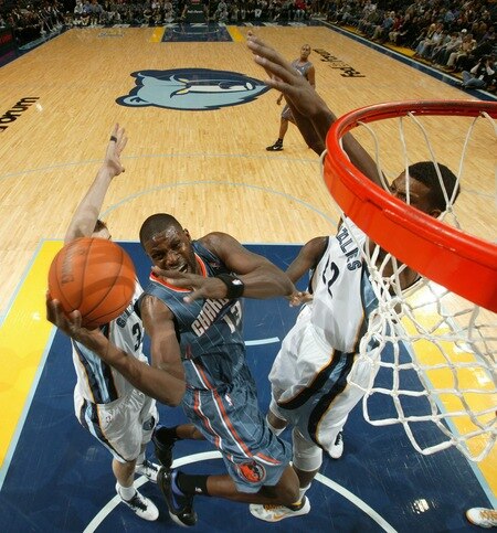 MEMPHIS, TN - DECEMBER 15: Nazr Mohammed #13 of the Charlotte Bobcats shoots between Rudy Gay #22 and Marc Gasol #33 of the Memphis Grizzlies on December 15, 2010 at FedExForum in Memphis, Tennessee.  <br /><br /><span class="help">(Photo by Joe Murphy/NBAE via Getty Images)</span>