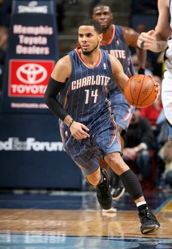 MEMPHIS, TN - DECEMBER 15: D.J. Augustin #14 of the Charlotte Bobcats dribbles up the court against the Memphis Grizzlies on December 15, 2010 at FedExForum in Memphis, Tennessee.  <br /><br /><span class="help">(Photo by Joe Murphy/NBAE via Getty Images)</span>