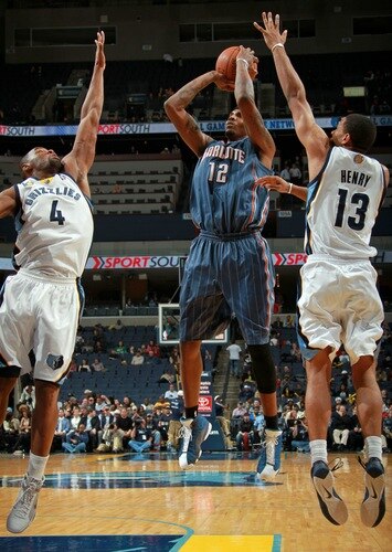 MEMPHIS, TN - DECEMBER 15: Tyrus Thomas #12 of the Charlotte Bobcats shoots over Xavier Henry #13 and Sam Young #4 of the Memphis Grizzlies on December 15, 2010 at FedExForum in Memphis, Tennessee.  <br /><br /><span class="help">(Photo by Joe Murphy/NBAE via Getty Images)</span>