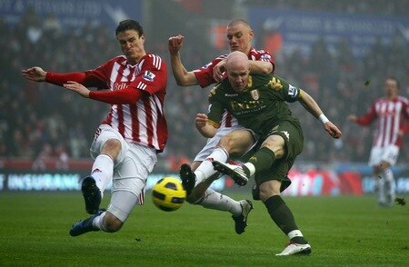 STOKE ON TRENT, ENGLAND - DECEMBER 28: Andrew Johnson of Fulham is tackled by Andy Wilkinson and Robert Huth of Stoke City during the Barclays Premier League match between Stoke City and Fulham at Britannia Stadium on December 28, 2010 in Stoke on Trent, England.  <br /><br /><span class="help">(Photo by Clive Brunskill/Getty Images)</span>