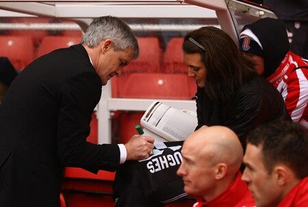 STOKE ON TRENT, ENGLAND - DECEMBER 28:  Fulham manager Mark Hughes signs autographs for fans in his dug out during the Barclays Premier League match between Stoke City and Fulham at Britannia Stadium on December 28, 2010 in Stoke on Trent, England.  <br /><br /><span class="help">(Photo by Clive Brunskill/Getty Images)</span>